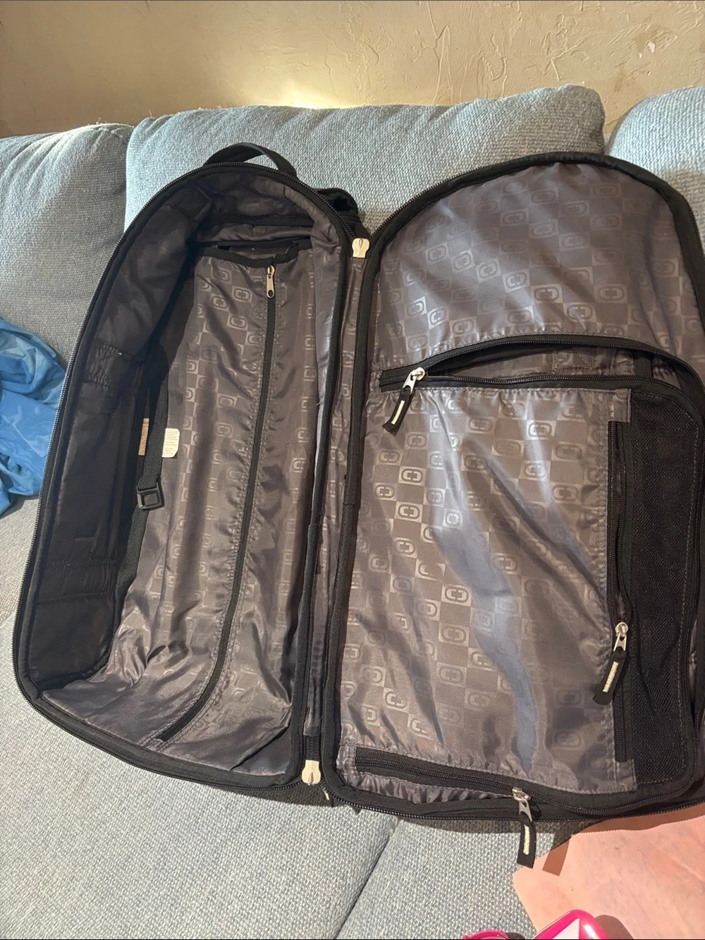 Ogio pull through travel bag